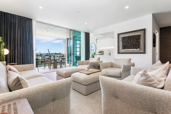 아파트, 침실 2개 | 거실 공간