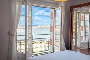 5 bedrooms, iron/ironing board, WiFi