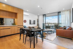 One Bedroom Apartment with Parking | Private kitchen | Full-size fridge, microwave, oven, stovetop - Wynyard Quarter Apartments by Urban Rest (Auckland)
