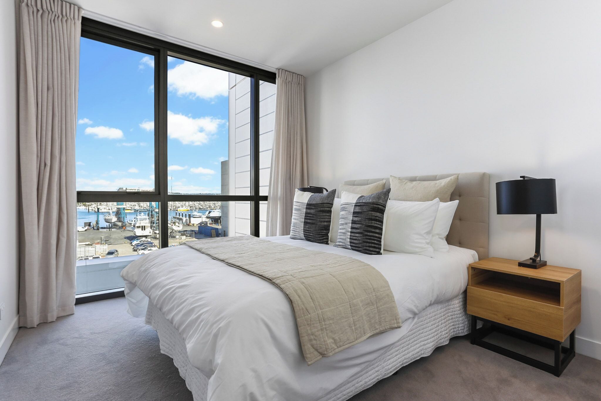 Laptop workspace, iron/ironing board, free WiFi, bed sheets