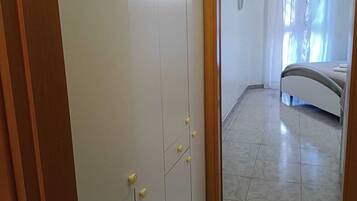 1 chambre, fer et planche Ă repasser, draps fournis