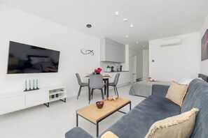 TV - Sea&Lake Mielno | Elegant studio with parking | Pier | Terrace (Mielno)