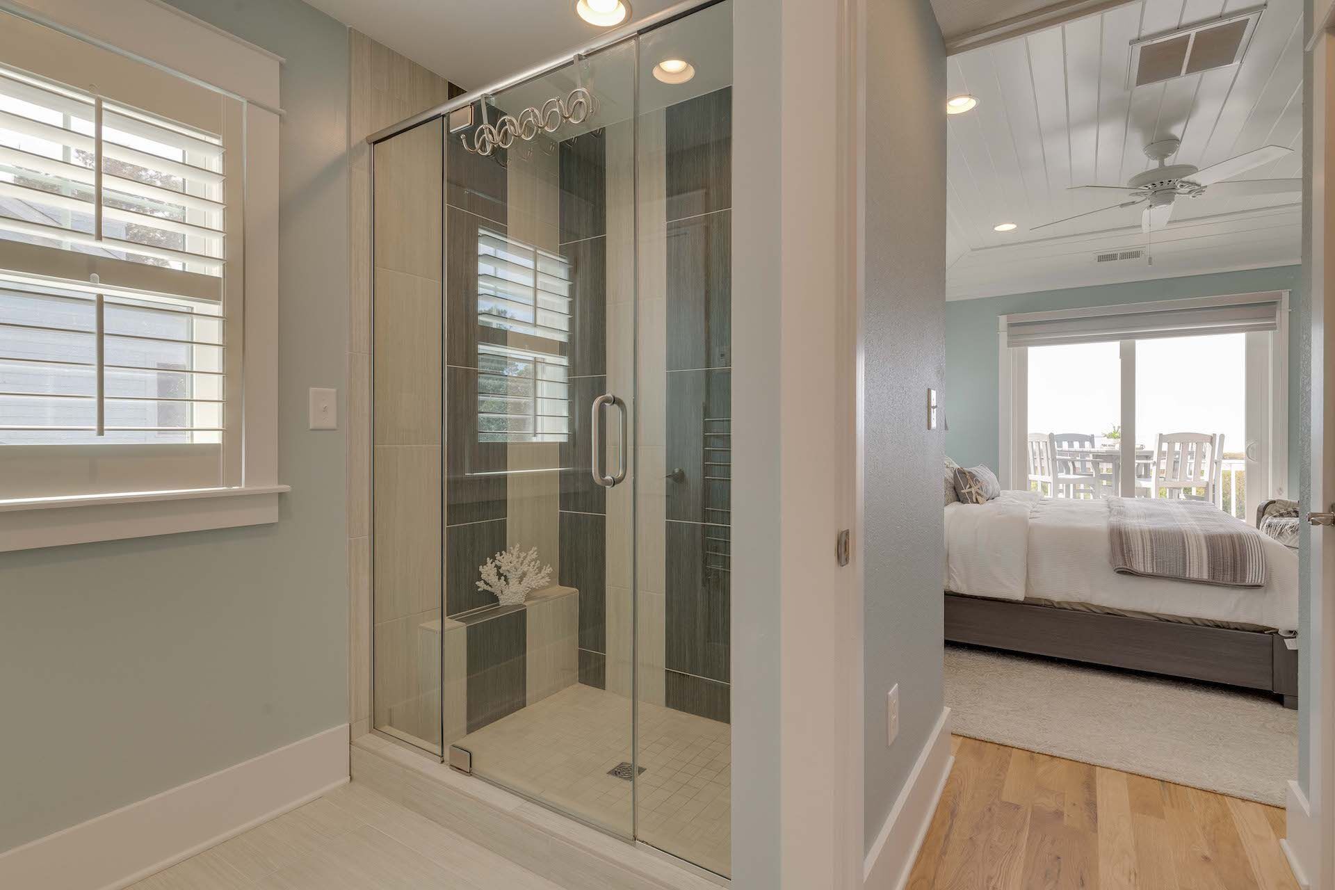 5 عدّة غرف نوم ومكتب ومكواة/لوح كي وسرير سفر