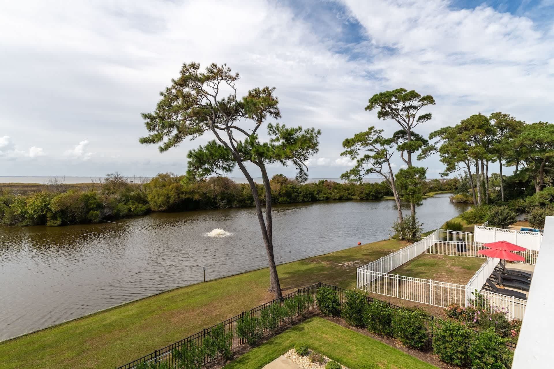 المنطقة المحيطة بالمنشأة