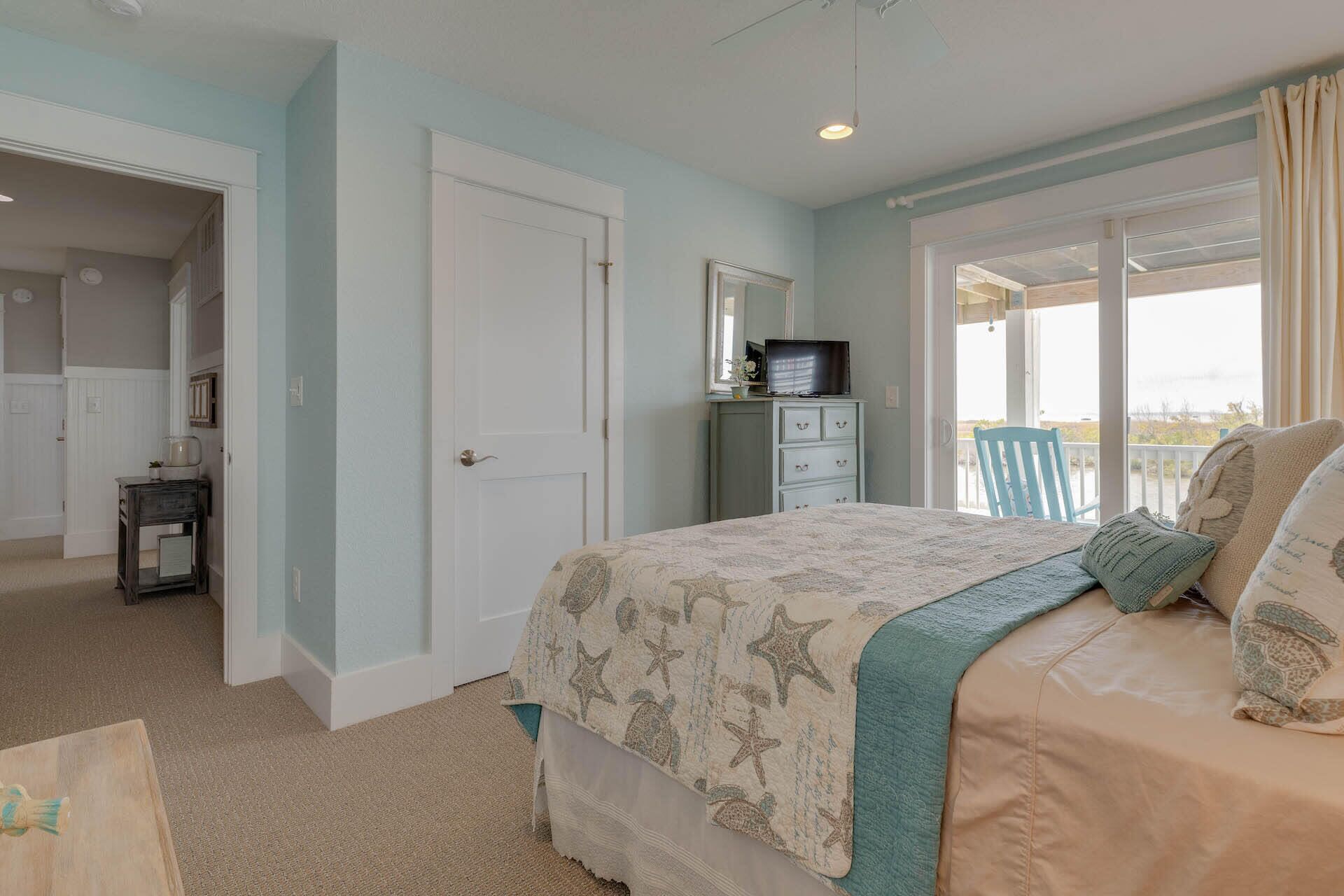 5 عدّة غرف نوم ومكتب ومكواة/لوح كي وسرير سفر