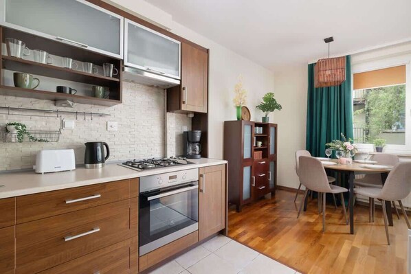 Fridge, microwave, oven, stovetop - Ziobrowskiego 3 | Traditional Apartment | Parking (Kraków)