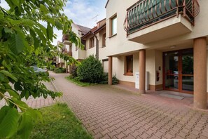 Exterior detail - Ziobrowskiego 3 | Traditional Apartment | Parking (Kraków)