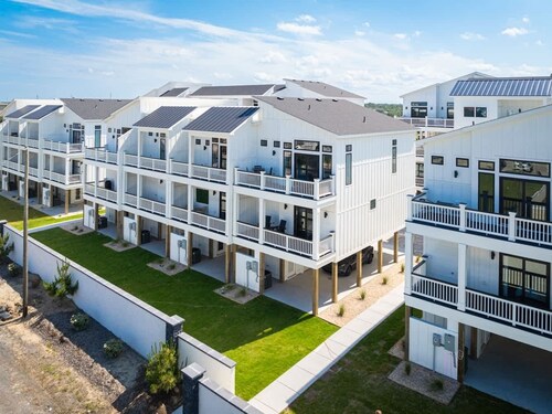 Newly Built, Ocean Views, Pool, June Weeks Open!