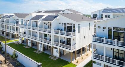 Newly Built, Ocean Views, Pool, June Weeks Open!