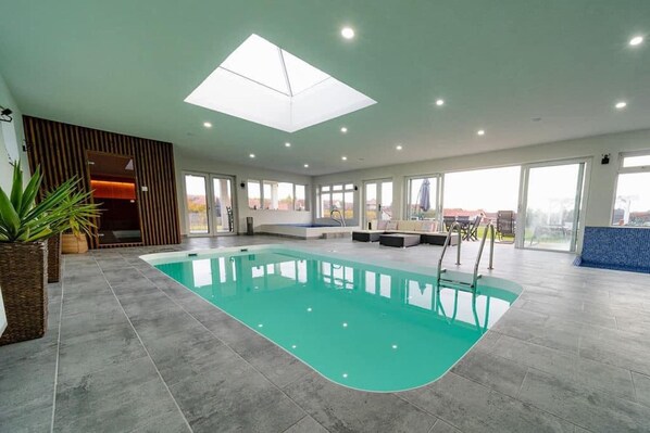 Villa | Pool - Harghita Sunrise Apart Complex and Spa (Capalnita)