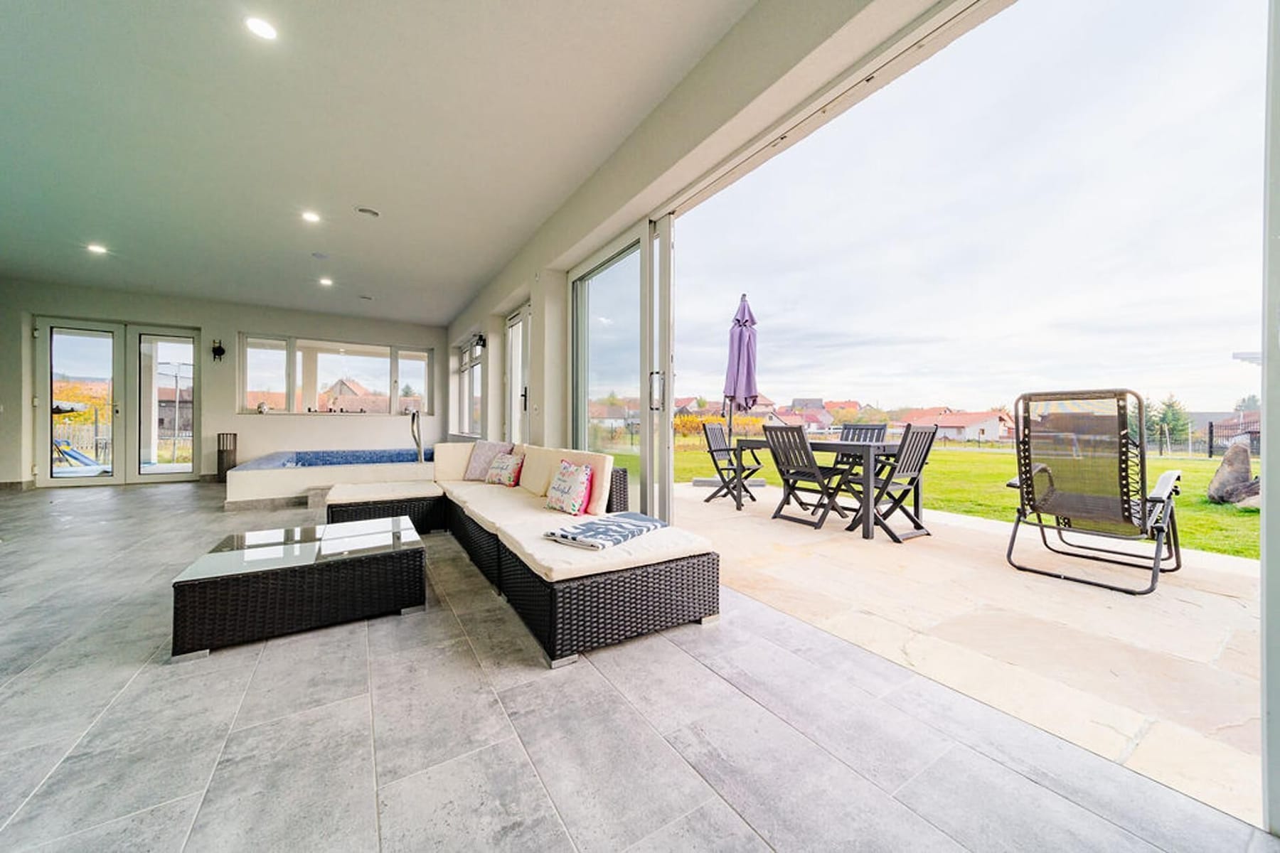 Villa | Wohnbereich | Kamin