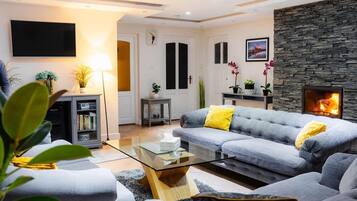 Villa | Woonruimte | Een open haard