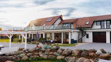 Villa | Exterior