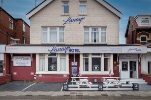 Property entrance - Lanayr Hotel (Blackpool)