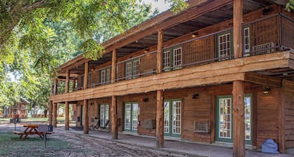 Farmhouse Lodge Room, Exquisite Sunrises