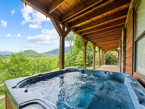 4 Bd 3 Ba Log Cabin, Private, Views, Close to Town, Game, Hot Tub, Firepit