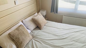 3 bedrooms, iron/ironing board, bed sheets