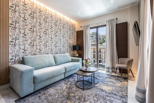 Superior Apartment, 1 Bedroom, City View | Living area | 46-inch flat-screen TV with digital channels - BIBO SUITES REAL CHANCILLERIA (Granada)