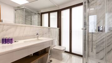 Standard Apartment, 1 Bedroom | Bathroom