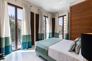 Panorama appartement, 2 slaapkamers | Een strijkplank/strijkijzer, gratis wifi, beddengoed