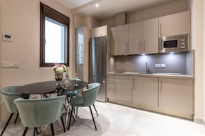 Standard Apartment, 1 Bedroom | Private kitchen - BIBO SUITES REAL CHANCILLERIA (Granada)