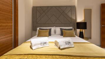Superior appartement, 1 slaapkamer, uitzicht op stad | Een strijkplank/strijkijzer, gratis wifi, beddengoed