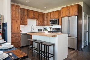 Fridge, microwave, oven, stovetop - Luxury Mountain Cabin 17 I Private Hot Tub I Great Views I Best Price I Discounted Attractions (Fraser)