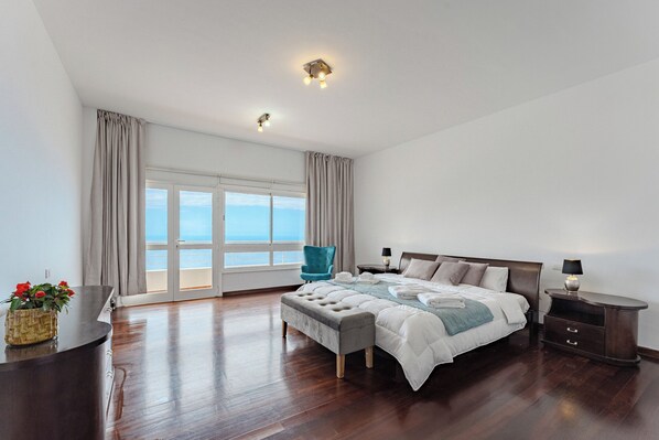 7 bedrooms, iron/ironing board, WiFi, bed sheets - 5-floors villa with amazing ocean and volcano Teide view (Santa Cruz de Tenerife)