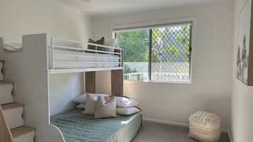 2 bedrooms, iron/ironing board, free WiFi