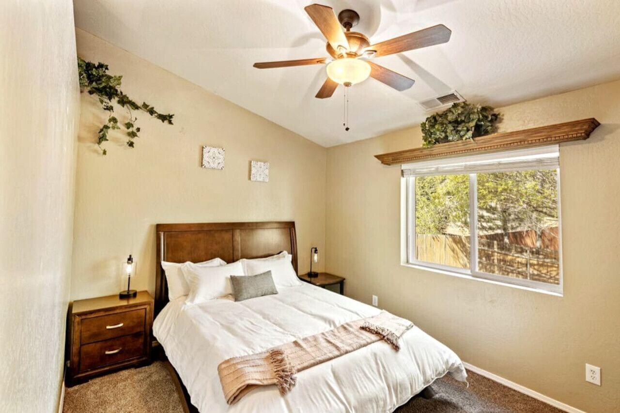 3 bedrooms, desk, travel cot, WiFi