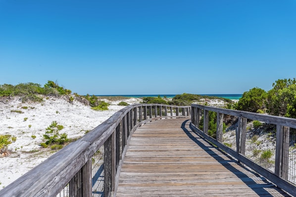Beach nearby - Watersound West ~ Golf Cart ~ Private Beach Access (Santa Rosa Beach)