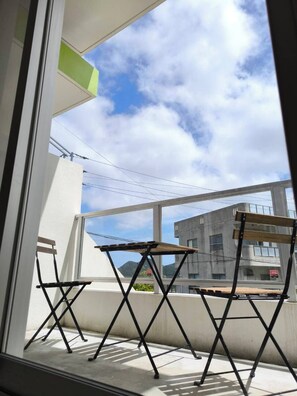 Interior - Open space, ideal for a relaxing stay, close to the beach. (本部町)