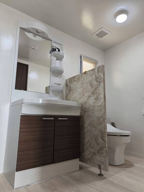 Hair dryer, towels, soap, toilet paper - Open space, ideal for a relaxing stay, close to the beach. (本部町)