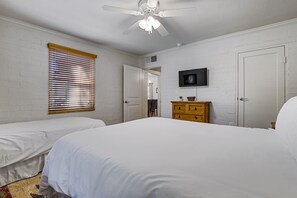1 habitación, tabla de planchar con plancha, cuna de viaje y wifi 