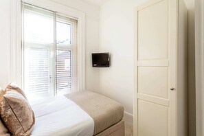 Basic Apartment | 2 bedrooms, desk, laptop workspace, iron/ironing board