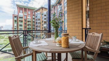 Apartamento, vistas al jardín | Balcón