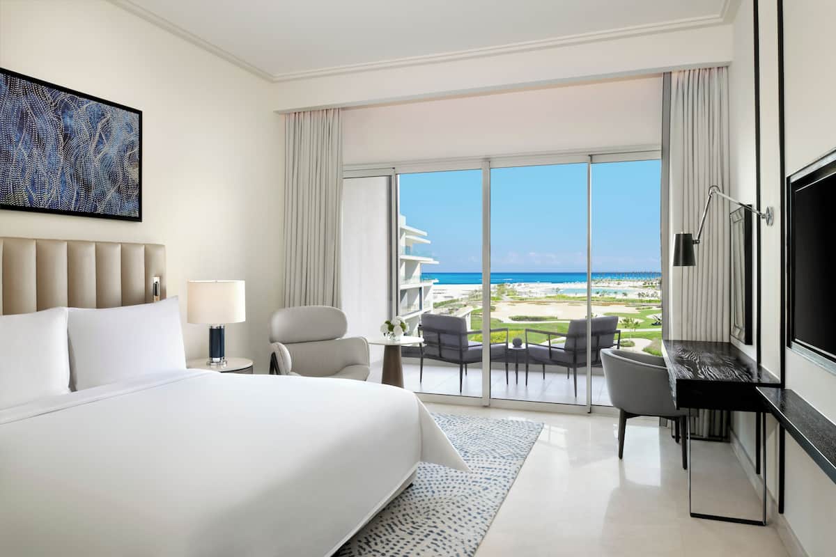 1 bedroom, premium bedding, free minibar, in-room safe