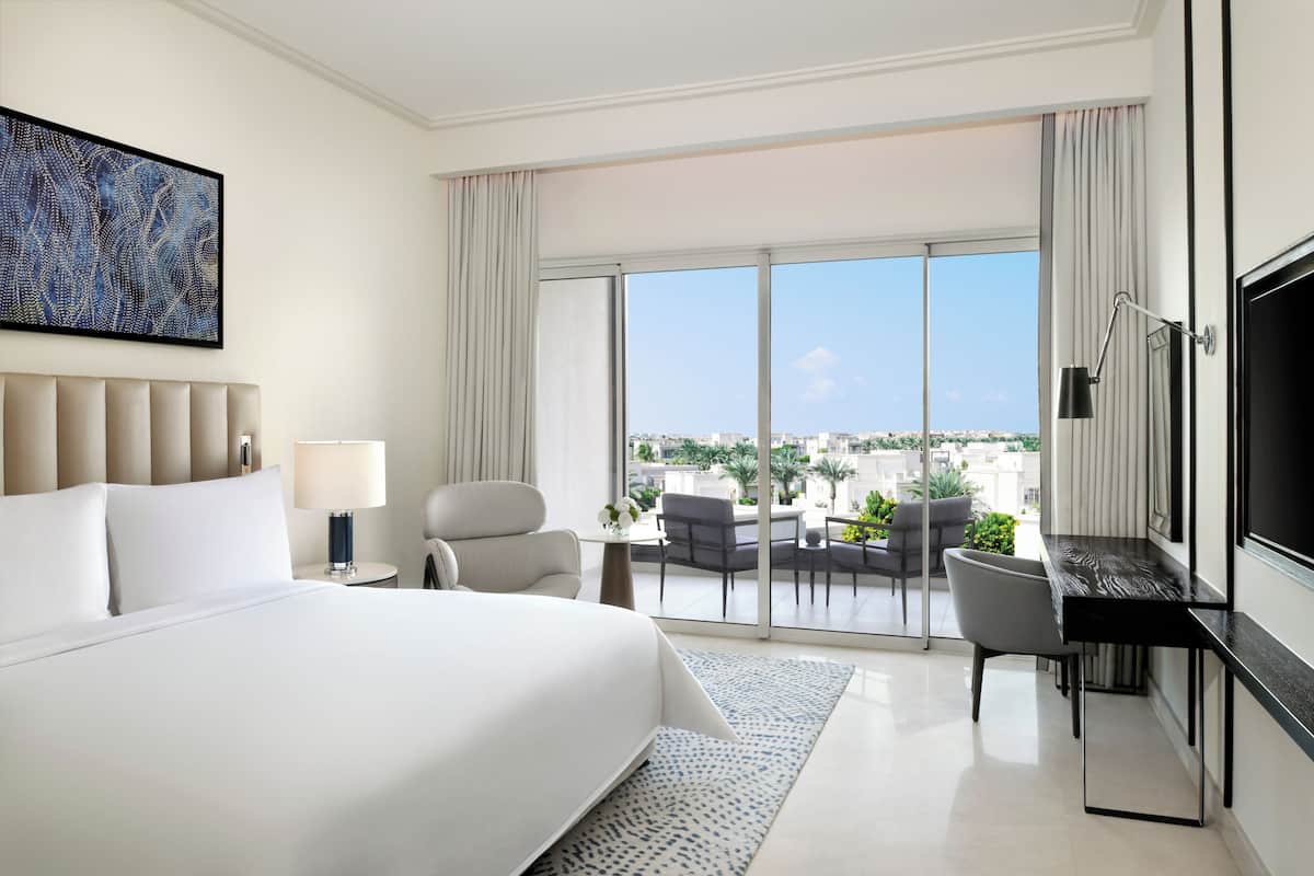 1 bedroom, premium bedding, free minibar, in-room safe