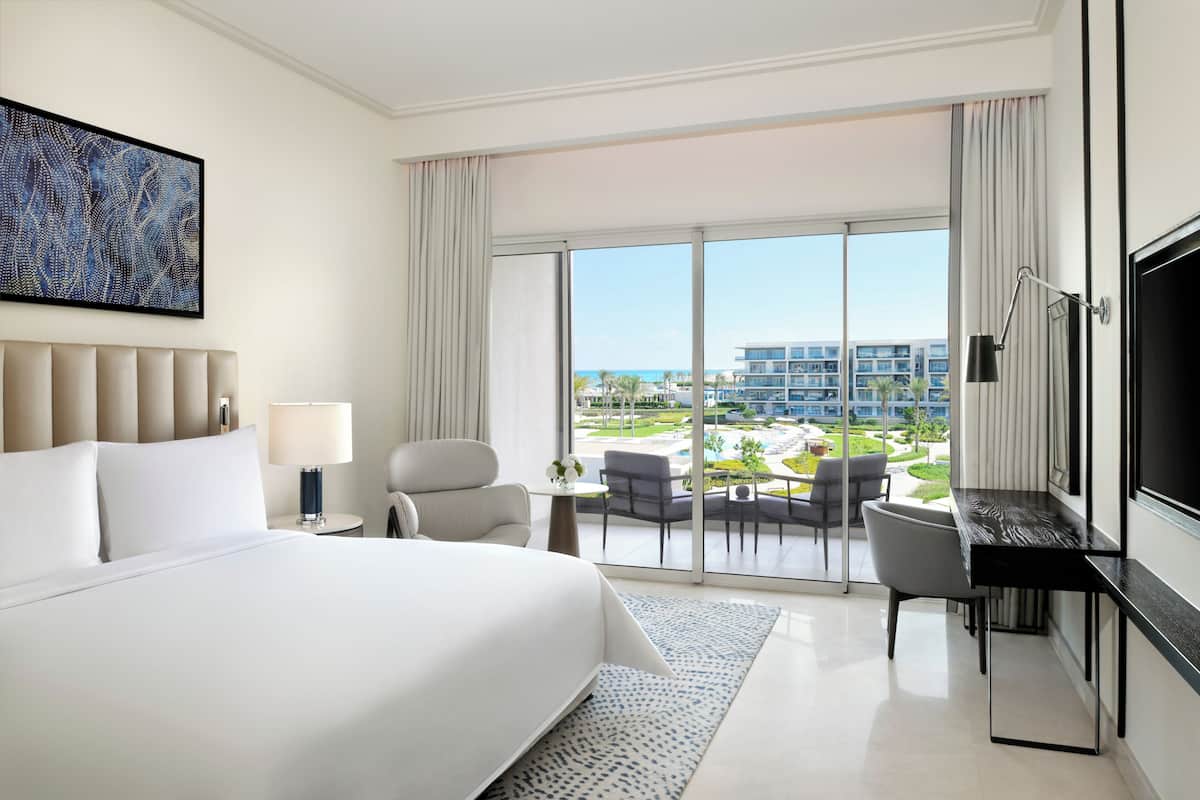 1 bedroom, premium bedding, free minibar, in-room safe