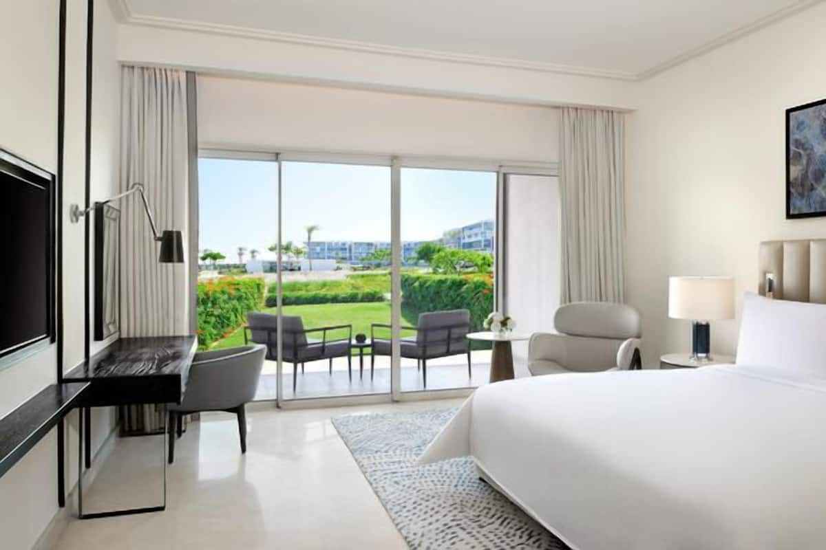 Deluxe Room Garden Access