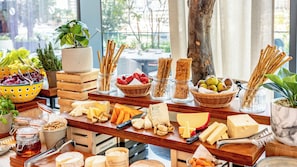 Daily continental breakfast (EGP 1900 per person)