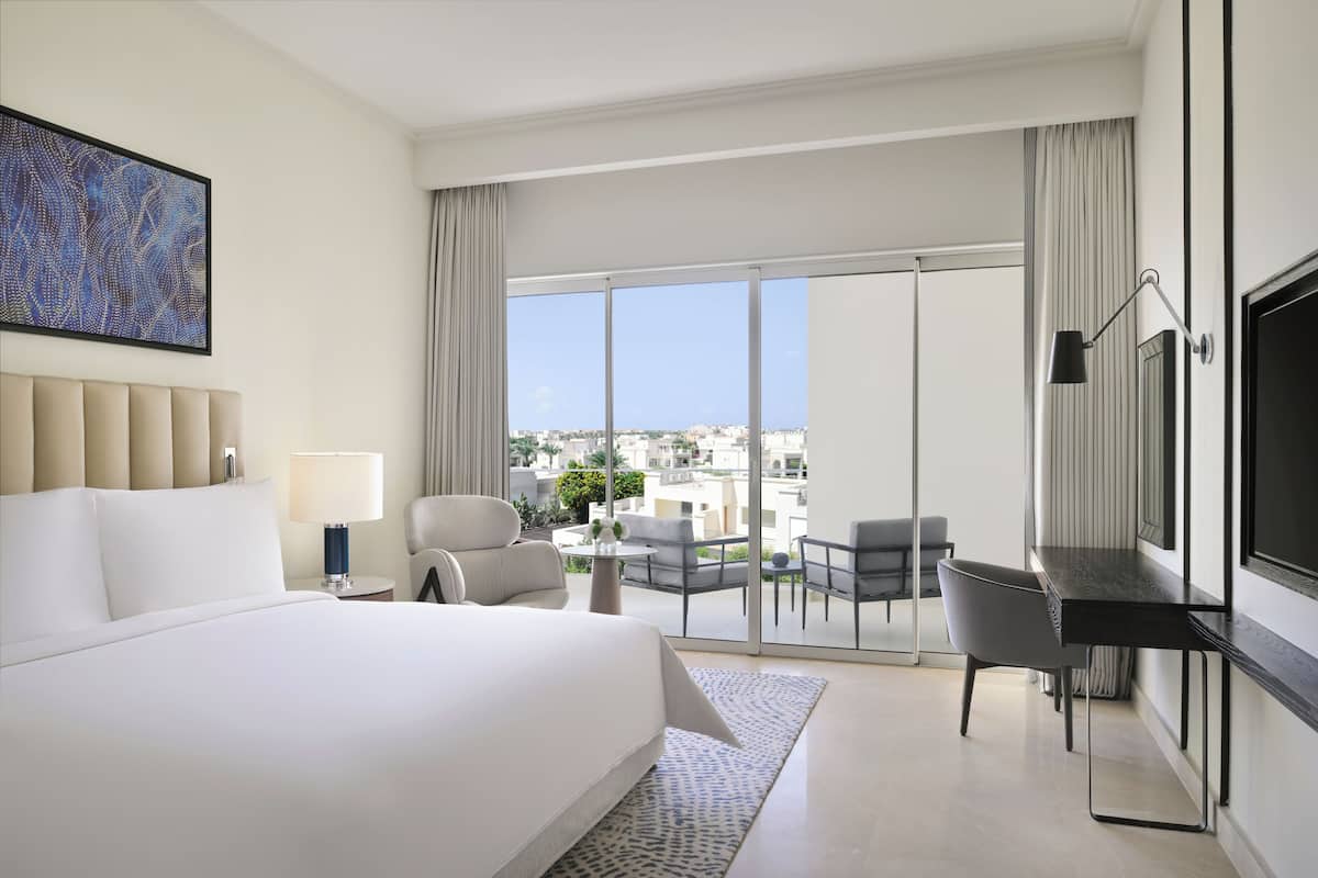 1 bedroom, premium bedding, free minibar, in-room safe