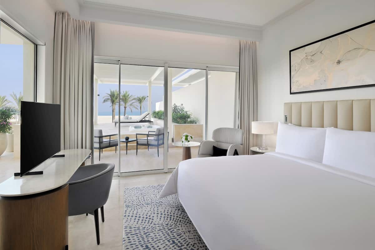 1 bedroom, premium bedding, free minibar, in-room safe