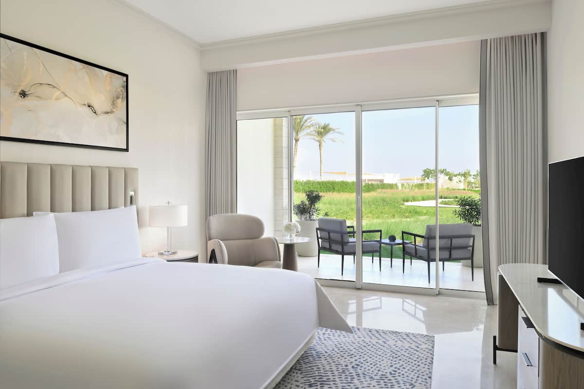 1 bedroom, premium bedding, free minibar, in-room safe