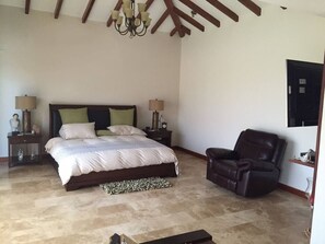 6 bedrooms, iron/ironing board, WiFi, bed sheets