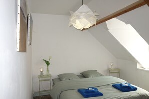 3 habitaciones, tabla de planchar con plancha, wifi y ropa de cama