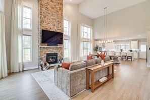 House (4 Bedrooms) | Interior - Bbq-ready Deck: Lake Harmony Home w/ Fire Pit (Lake Harmony)