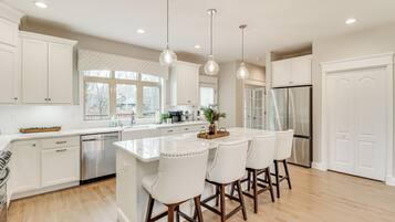 House (4 Bedrooms) | Interior