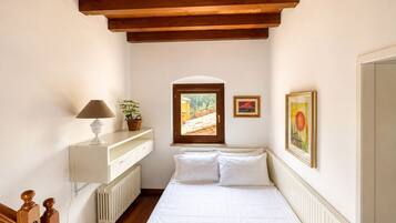 2 Schlafzimmer, Reisekinderbett, kostenloses WLAN, Bettwäsche