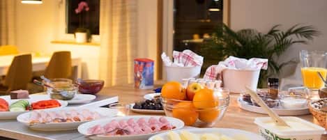 Buffet déjeuner gratuit tous les jours